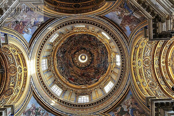 Decke mit Kuppel und Fresken  Kirche Sant' Agnese in Agone  Piazza Navona  Rom  Latium  Italien  Europa