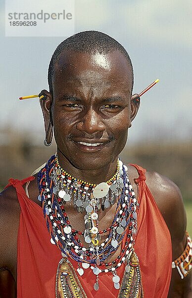 Massai mit Ohrschmuck  Kenia  Ostafrika  Afrika