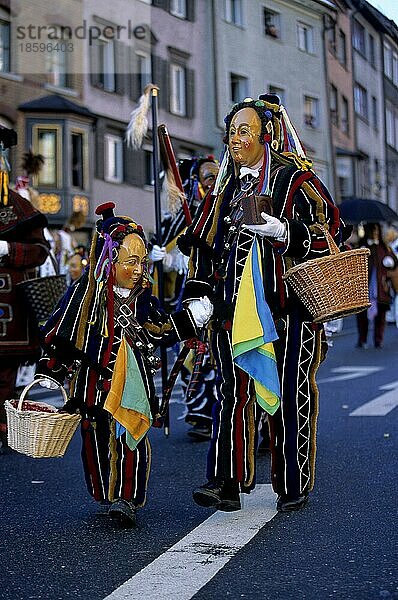 Schwäbisch-alemannische Fastnacht  Fransenkleidle  Umzug in Rottweil  Hochburg  Baden-Württemberg  Deutschland  Europa