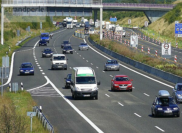 Starker Verkehr  Autobahn A 8 bei Pforzheim  Nord
