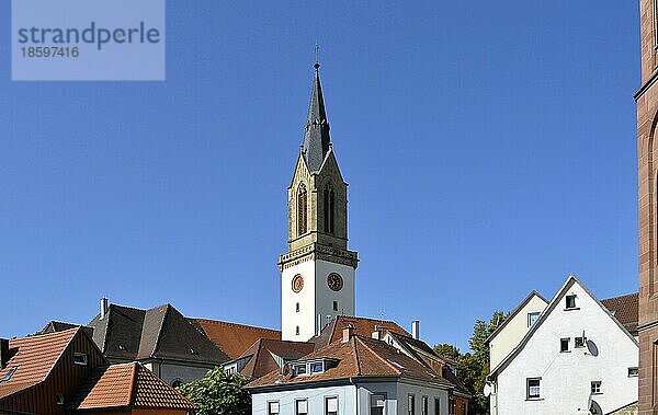 Bretten Altstadt  Kirchturm mit Uhr  Stiftskirche