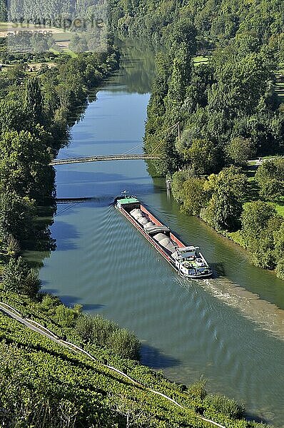 Blick von Besigheimer Felsengarten  Fluss: Neckar  Flussschlepper mit Sand  Flussschiff  Fluss : Neckar