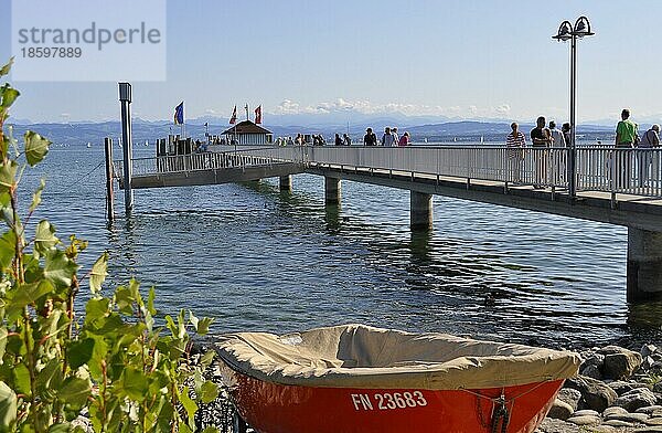 Am Bodensee  Immenstaad  Anlegesteg für Schiffe