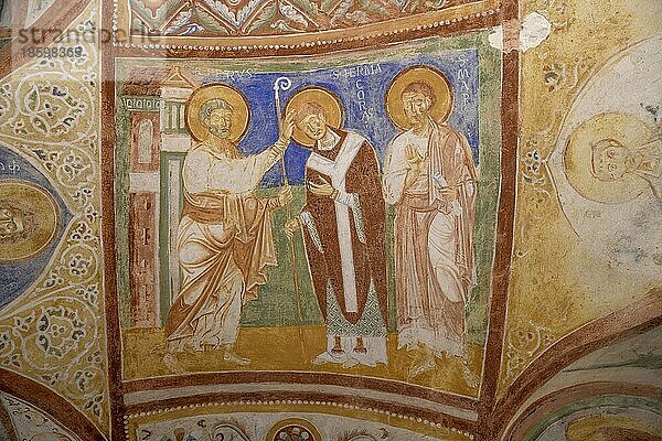 Hermagoras wird in Anwesenheit des Markus durch Simon Petrus zum Bischof geweiht  Fresko aus dem 12. Jahrhundert in der Krypta der Basilika Santa Maria Assunta  Unesco-Weltkulturerbe  Aquileia  Region Friaul-Julisch Venetien  Italien  Europa