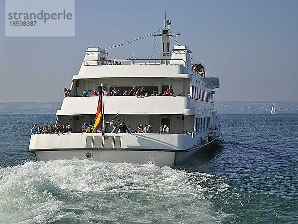 Am Bodensee  Bodenseeschifffahrt  Passagierschiff