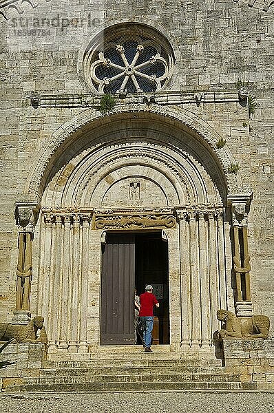 San Quirico d'Orcia  Collegiata Kirche  Val d'Orcia  Orcia-Tal  UNESCO-Weltkulturerbe  Provinz Siena  Italien  Europa