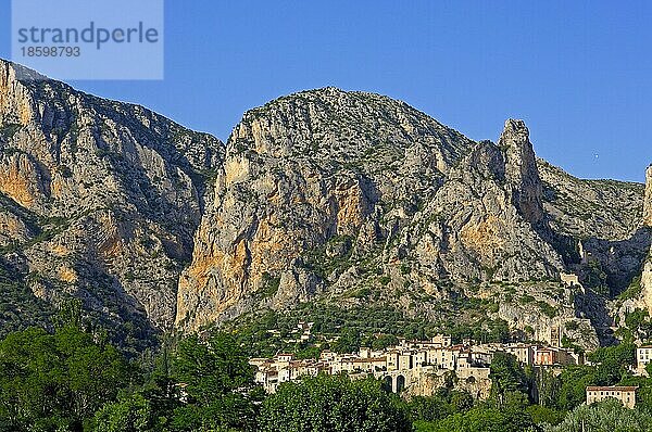 Moustiers Sainte Marie  Alpes de Haute Provence  Provence  Frankreich  Europa