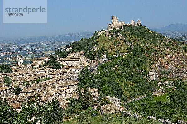 Assisi  Rocca maggiore  Assisi Burg  UNESCO Weltkulturerbe  Provinz Perugia  Umbrien  Italien  Europa