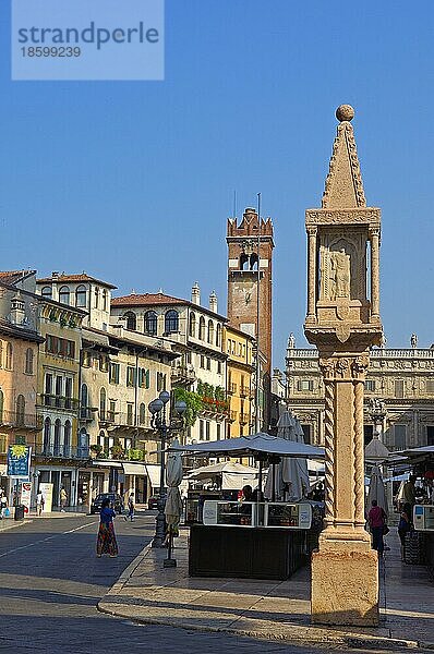 Verona  Piazza delle Erbe  Erbe-Platz  Venetien  Italien  Europa