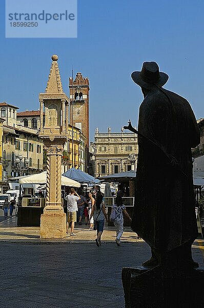 Verona  Piazza delle Erbe  Erbe-Platz  Venetien  Italien  Europa