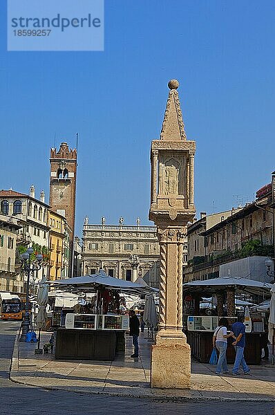 Verona  Piazza delle Erbe  Erbe-Platz  Venetien  Italien  Europa