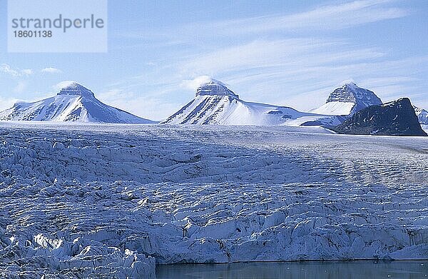 Kongsbreen-Gletscher  Kongsfjorden  Königsbucht  Spitzbergen  Svalbard  Kongsfjord  Norwegen  Europa