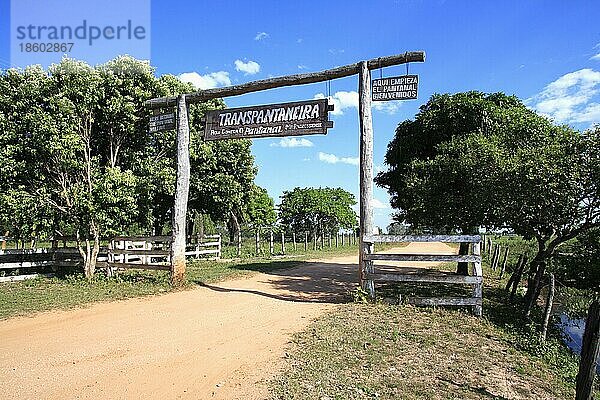 Tor zur Transpantaneira  Pantanal  Brasilien  Südamerika