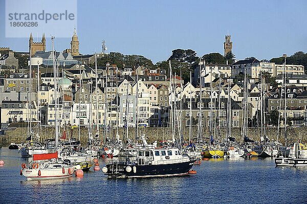 Hafen  St. Peter Port  Kanalinseln  Guernsey  Europa