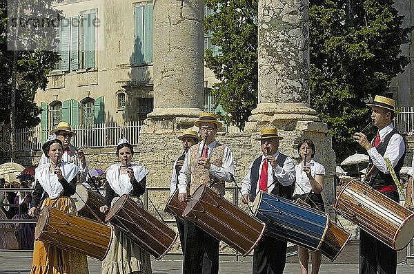 Musiker  Arlesiennes  Fete du Costume  Arles  Bouches-du-Rhone  Provence  Südfrankreich  Tracht