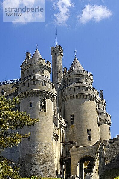 Schloss Chateau de Pierrefonds  Pierrefonds  Oise  Picardie  Frankreich  Europa