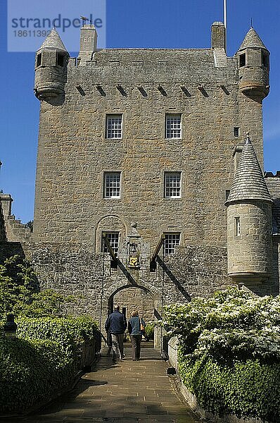 Zugbrücke  Schloss Cawdor  bei Inverness  Highlands  Schottland  Cawdor Castle  Schottisches Hochland