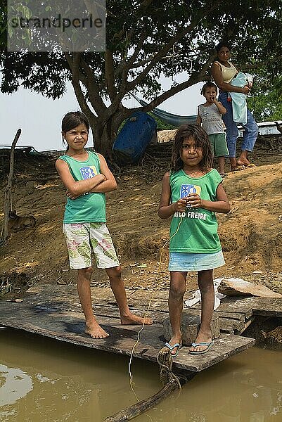 Frau und Kinder  Pantanal  Mato Grosso  Brasilien  Südamerika