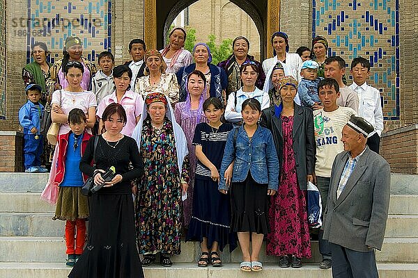 Touristengruppe  Totenstadt Schah-e-Sende  Samarkand  Usbekistan  Shahi Sinda  Nekropole  Asien
