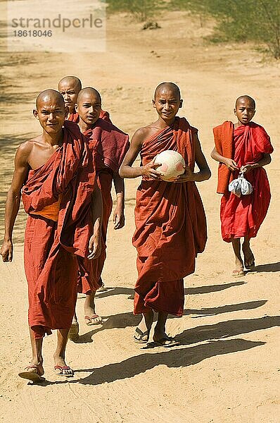 Buddhistische Mönche  Bagan  Burma  Pagan  Myanmar  Asien