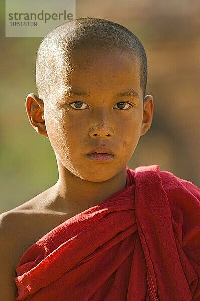 Junger  buddhistischer Mönch  Bagan  Burma  Pagan  Myanmar  Asien