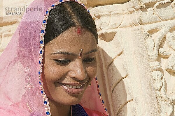Indische Frau  Jaswant Thada-Denkmal  Singh II  Jodhpur  Rajasthan  Indien  Asien