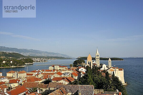 Blick vom Campanile der Kirche Evangelist St. Johannes  Kaldanac  Altstadt  Rab  Insel Rab  Kroatien  Europa