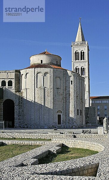 Römisches Forum  St. Donatus-Kirche  Glockenturm der St. Anastasia-Kathedrale  St. Maria-Kirche  Zadar  Dalmatia  Kroatien  Europa