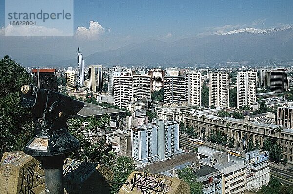 Blick auf Santiago de Chile vom Cerro San Lucia  Chile  Südamerika