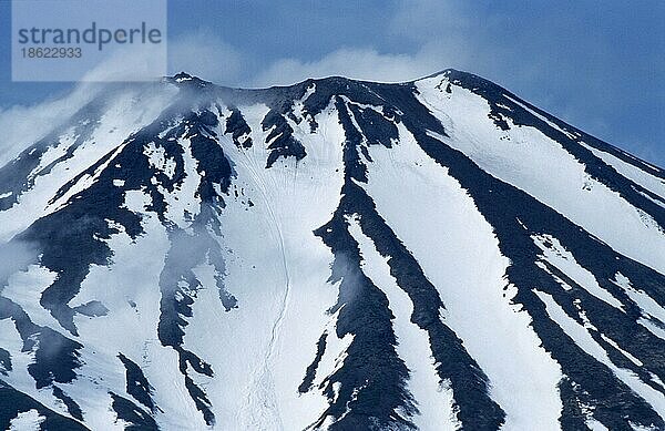 Volcano  Simushir island  Kuril Islands  Russia  Vulkan  Insel Simushir  Kurilen  Russland  Europa