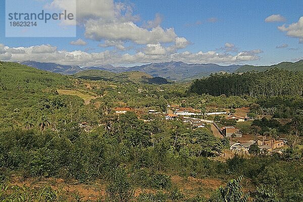 Siedlung in der Nähe des Klosters Caraca  Minas Gerais  Brasilien  Südamerika