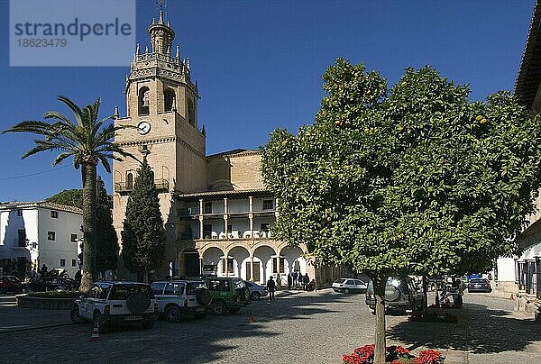 Kirche Iglesia de Santa Maria Mayor  frühere Moschee  13. Jahrhundert  Glockenturm  Ronda  Andalusien  Spanien  Barock  Europa