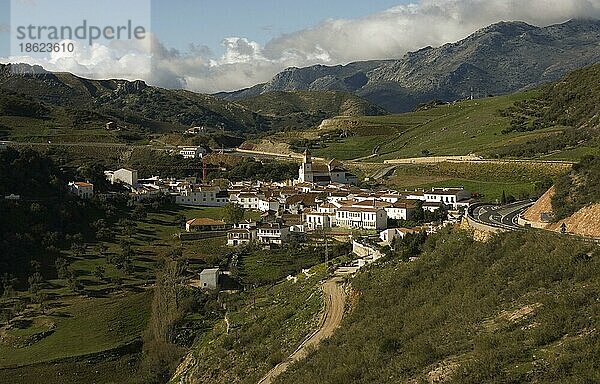 Blick auf Atajate  weiße Dörfer  Pueblos Blancos  Andalusien  Spanien  Europa