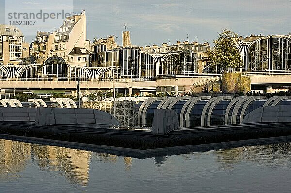 Wasserbecken und Forum des Halles  Les-Halles-Viertel  Paris  Frankreich  Europa