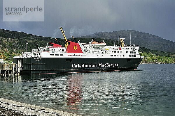 Caledonian MacBrayne Fähre am Ullapool-Pier mit Ziel Stornoway  Highlands  Schottland  UK