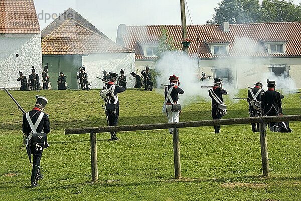 8. Napoleon Biwak  Kriegsspiele  Krieg  8eme bivouac napoleonien  historische Wiederherstellung der Schlacht von Waterloo von 1815  Waterloo  Brabant  Belgien  Europa