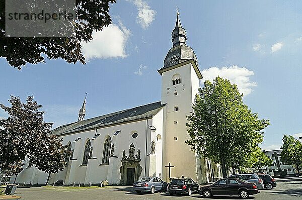 Kirche St. Walburga  Meschede  Sauerland  Nordrhein-Westfalen  Deutschland  Europa