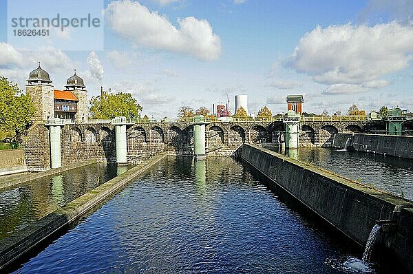 Wasserbecken  Alte Schachtschleuse  Schiffshebewerk Henrichenburg  Schleusenpark Waltrop  Nordrhein-Westfalen  Deutschland  Westfälisches Industriemuseum  Route der Industriekultur  LWL-Landschaftsverband Westfalen-Lippe  Europa