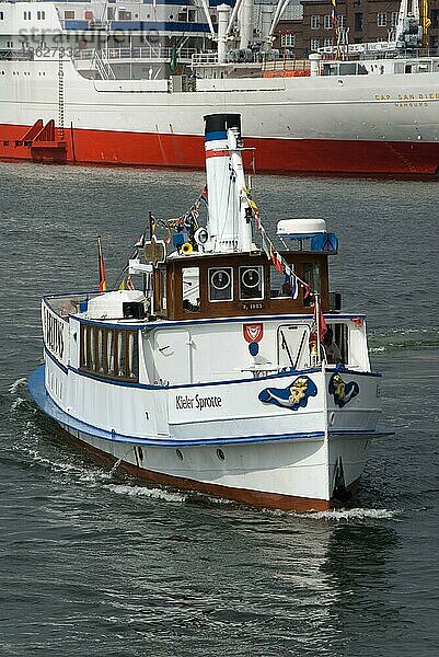 Fahrgastschiff 'Kieler Sprotte'  Kiel  Kieler Woche  Schleswig-Holstein  Deutschland  Hafenrundfahrt  Europa