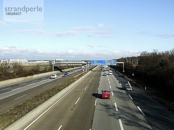 Autobahn A5 am Flughafen  Frankfurt am Main  Hessen  Deutschland  Europa