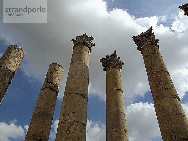 Säulen vom Artemistempel  Gerasa  antike römische Stadt  Jerash  Artemis-Tempel  Jordanien  Asien
