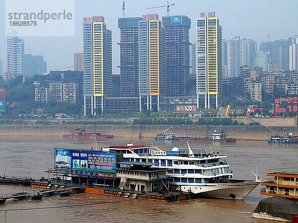 Anlegestelle für Kreuzfahrtschiff  Chongqing  Jangtse  Yangzi  Yangtse  China  Asien