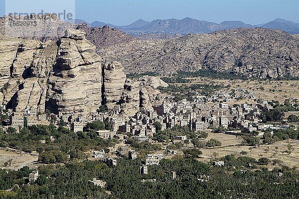Blick auf Wadi Dahr  Jemen  Asien
