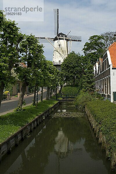 Getreidemühle  Kanal  Willemstad  Noord Brabant  Niederlande  Europa