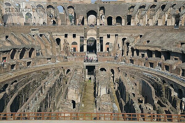 Innenraum des Kolosseum  Rom  Lazio  Italien  Amphitheater  Europa