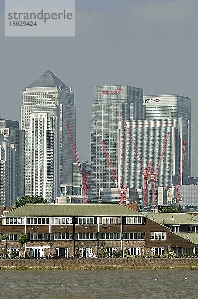Docklands  Canary Wharf Tower  Themse  London  England  Großbritannien  Europa