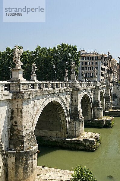 Brücke Ponte San Angelo  über den Fluss Tiber  Rom  Latium  Italien  Europa