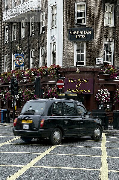 Taxi  Pub The Pride of Paddington  London  England  Großbritannien  Europa