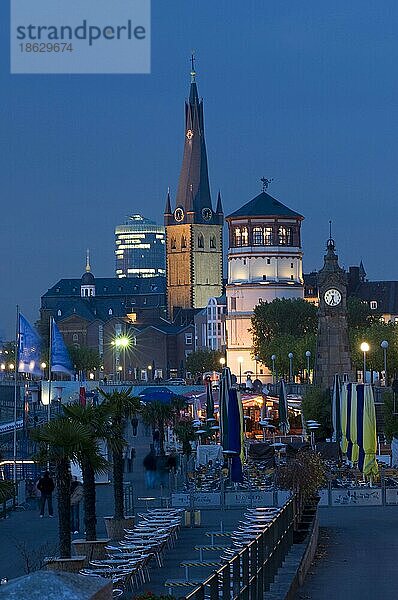 Rheinpromenade  St.-Lambertus-Basilika  Schlossturm  Rheinufer  Düsseldorf  Nordrhein-Westfalen  Deutschland  Europa