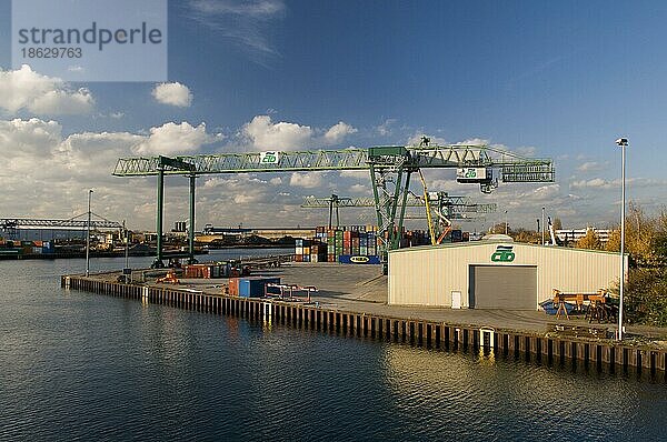 Hafen  Dortmund-Ems-Kanal  Dortmund  Ruhrgebiet  Nordrhein-Westfalen  Deutschland  Europa